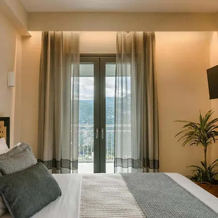 Anax Vila Agia Efimia